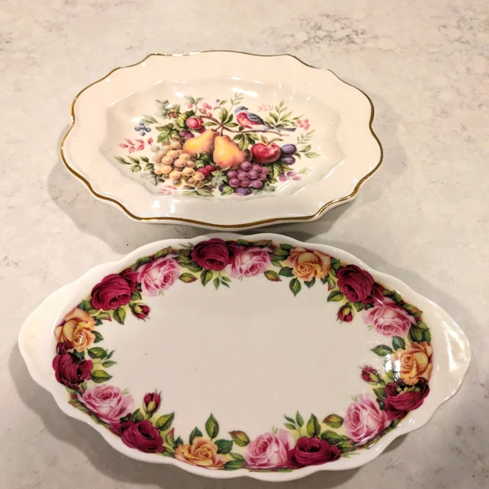 Vintage Set of 2 Serving Trays Made in England New